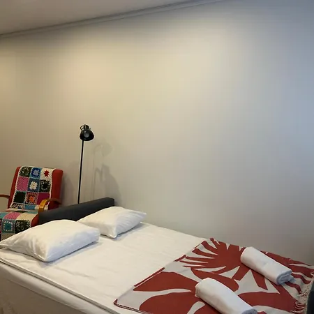 Lovely Two-room With Balcony Near Bus- And Railwaystation * Turku