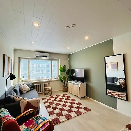 Lovely Two-room With Balcony Near Bus- And Railwaystation *